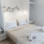 E & E Villa *