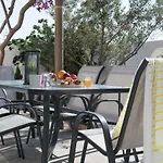 E & E Villa *