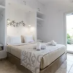 E & E Villa *