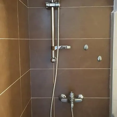 فيلة E & E *