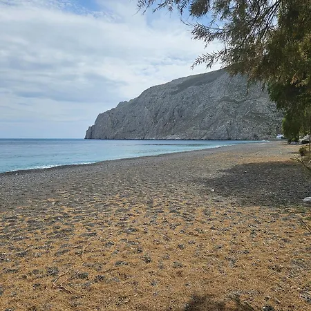 Вилла E & E Камари