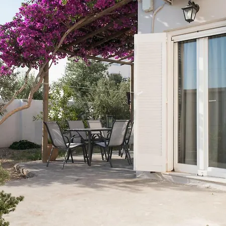 E & E فيلة Kamári