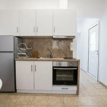 فيلة E & E Kamári