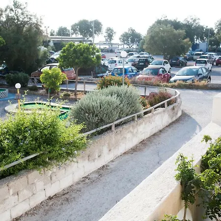 فيلة E & E Kamári