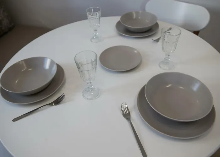 E & E * Камари