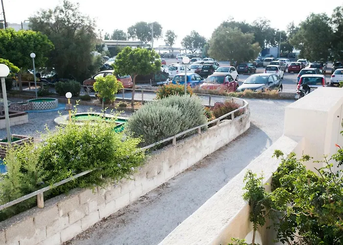 Вилла E & E Камари